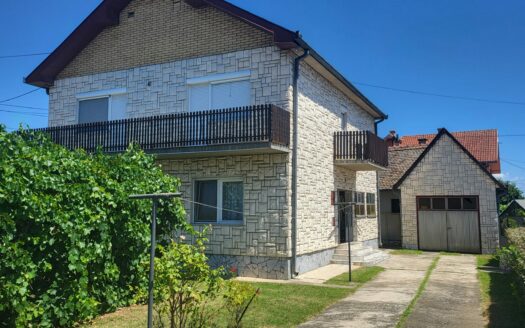 2-etažna kuća na prodaju, Pocerski Pričinović 213m2
