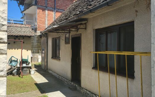 2-etažna kuća na prodaju, Pocerski Pričinović 213m2