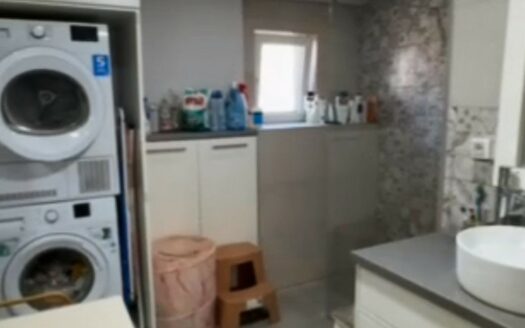Ukoliko tražite stan bez ulaganja na odličnoj lokaciji, ova nekretnina je prava prilika za vas!